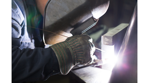 5 reasons to hire a professional welder